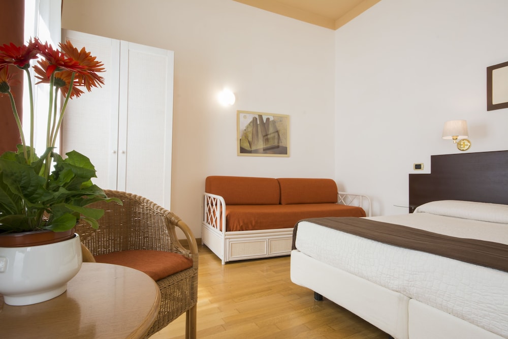 Piazza Paradiso Accomodation