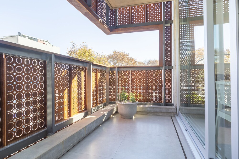 Floralis Suites by Be Local