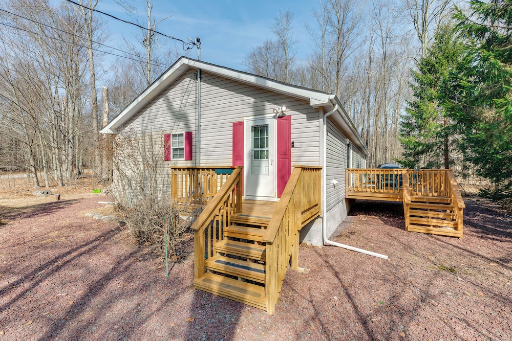 Family Home in Arrowhead Lake w/ Fire Pit!