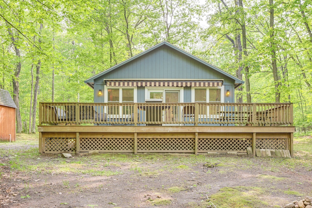 Wooded Country Home w/ Spacious Deck in Farwell!