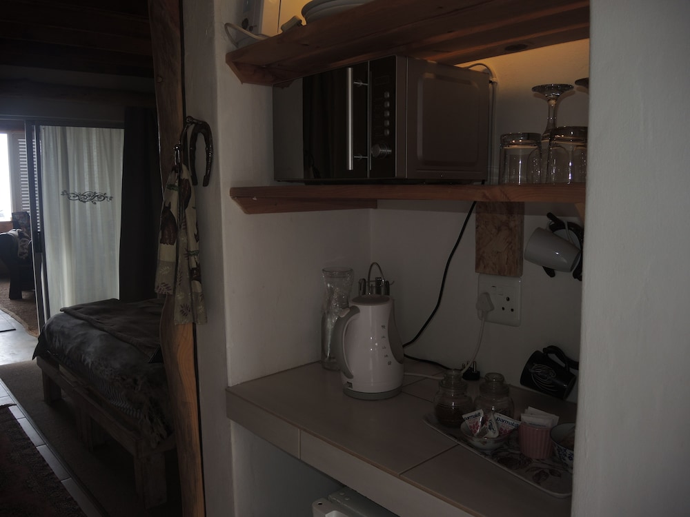 T'Niqua Stable Inn