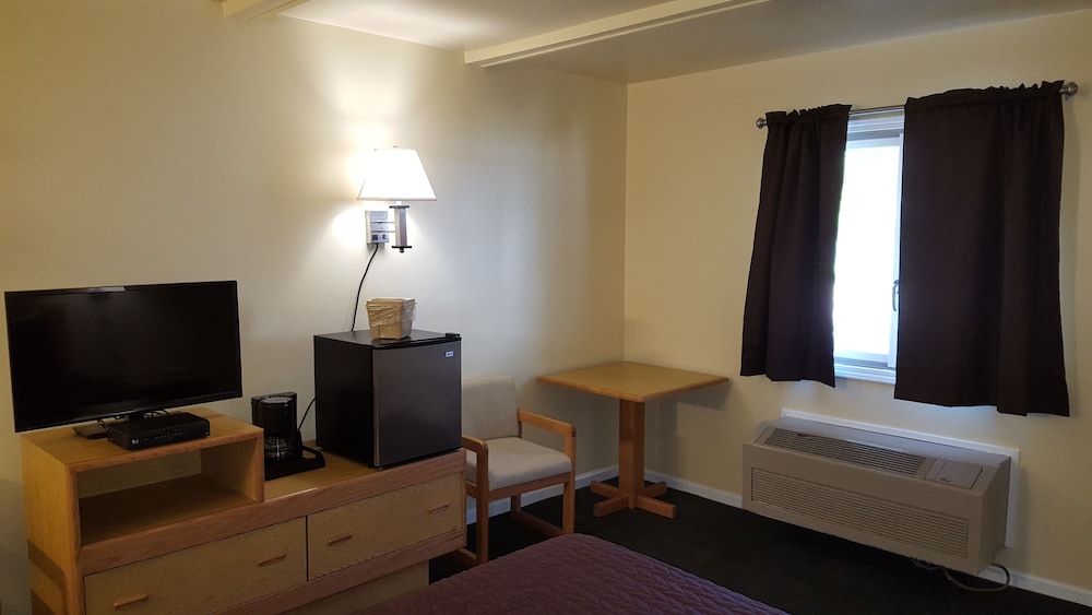 Captain's Quarters Motel - Property Image 38