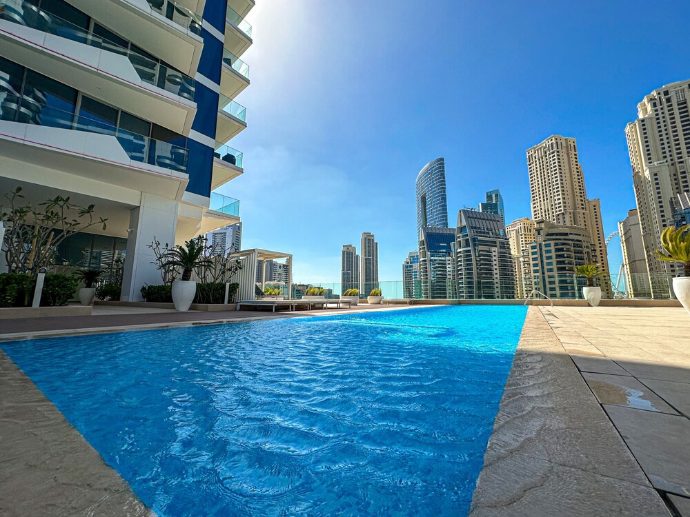 Marco Polo - Surreal Sea, Marina & Dubai Eye View on High Floor