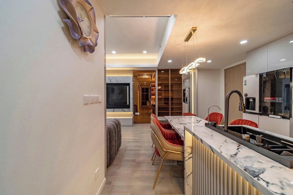 Apartment Landmark 81 by Urban Home