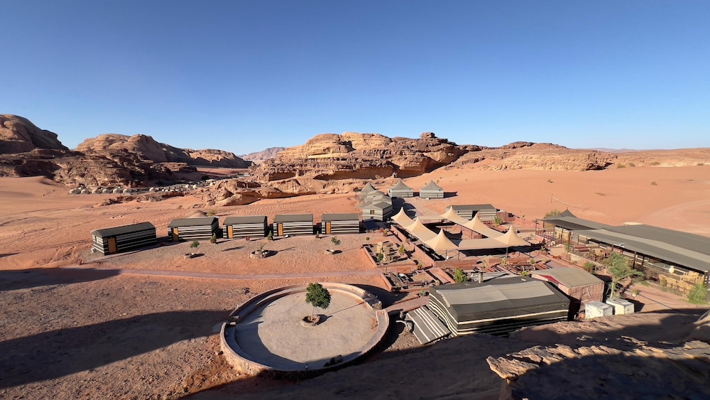 Room-wadi RUM Guide, Camp & Tour