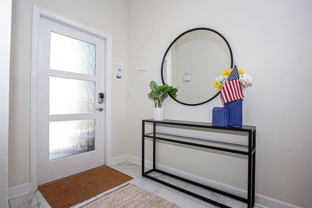 396 - 4bd/3ba Luxurious Homechampions Gate Resort