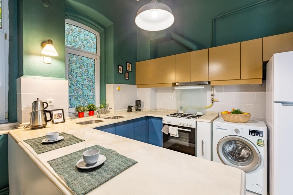 Missafir Historical Flat With Sea View in Beyoglu