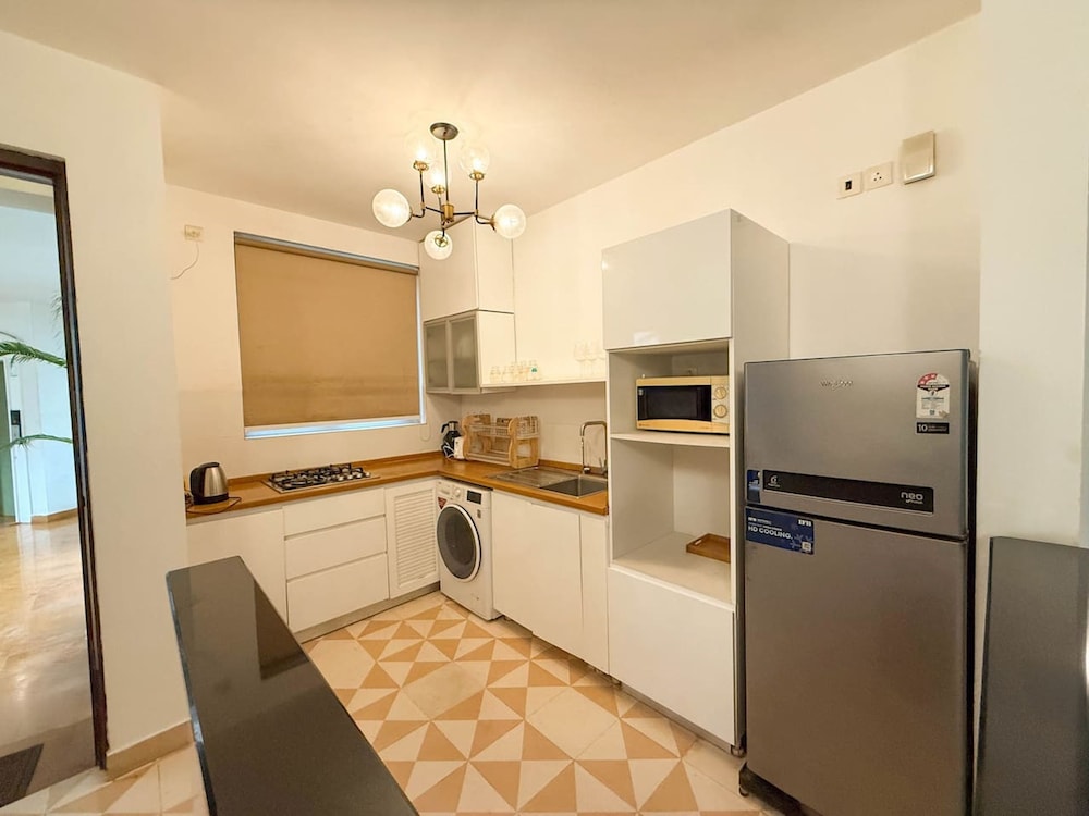 Modern 2bhk w Pool Access 5km to Coco Beach