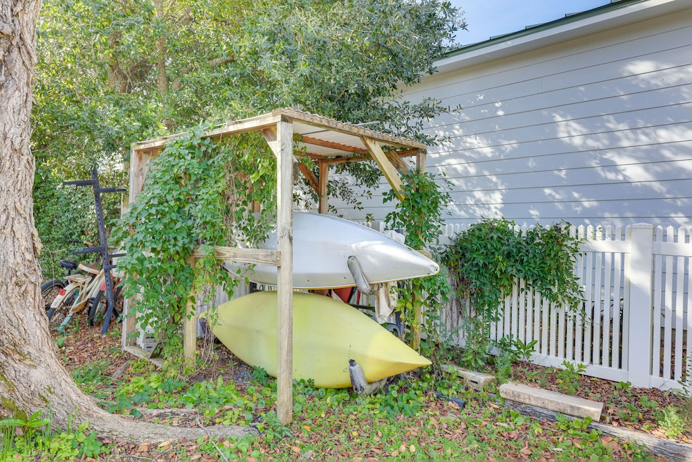 Central Historic Beaufort Home: Walk to Waterfront view 4