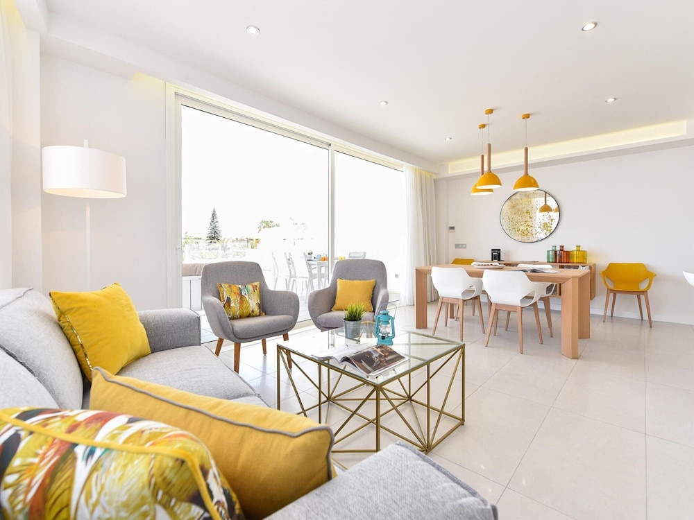 Apartment Mogan With Stunning Beach Views