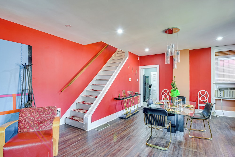 Walkable Neighborhood: Updated Morton Home!