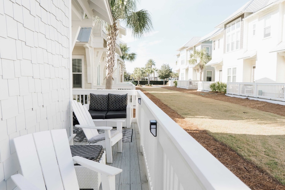 Arcade, Bar, Prominence Resort Pool and Gym Access, Close to Beach Sea Happy