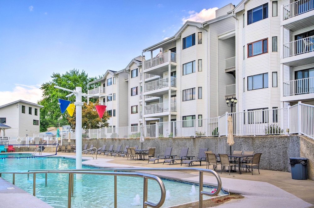 Charming Condo w/ Pool Access in Osage Beach! view 3