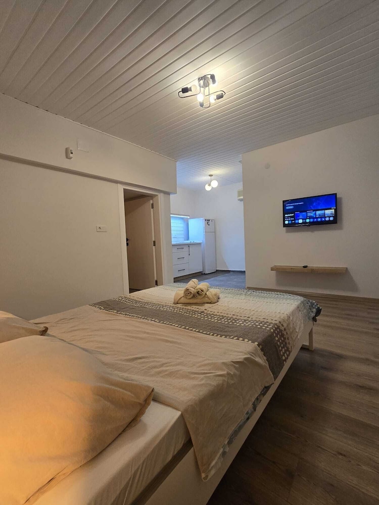 VILLA OLINDA 4 BED with huge garden