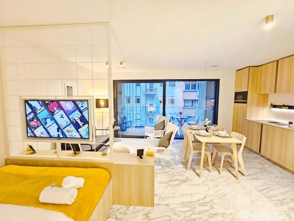 Cosy Terrace Studio close to city center