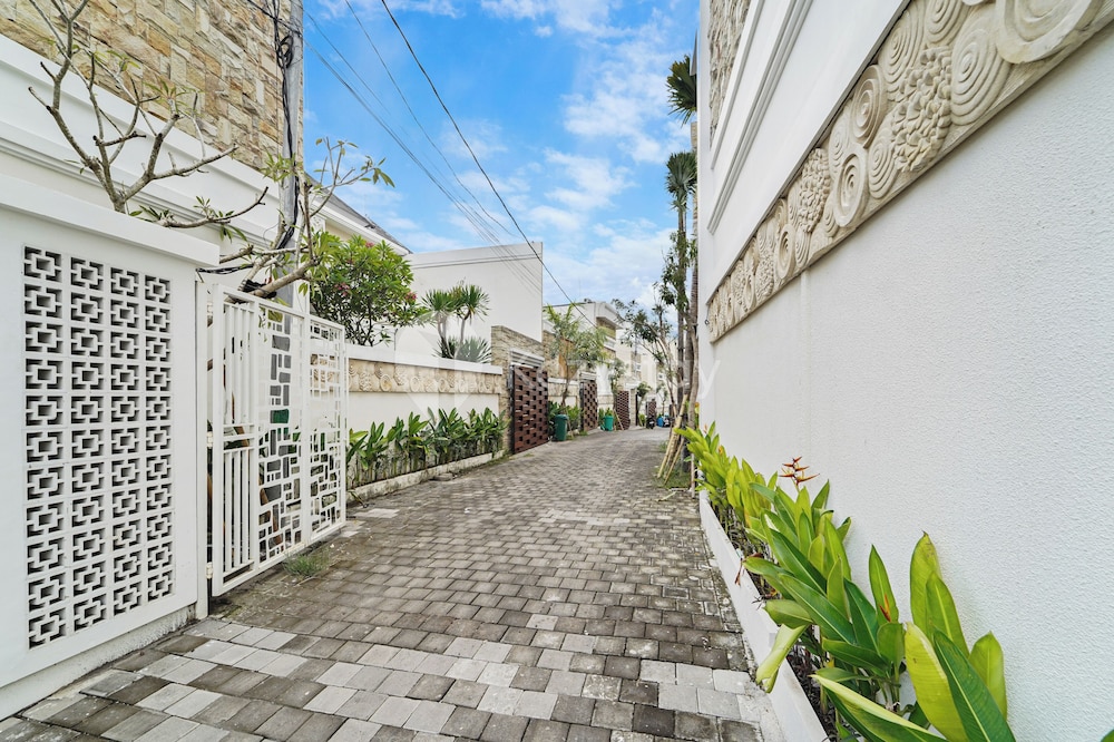 Serava Villa by Kozystay - Canggu