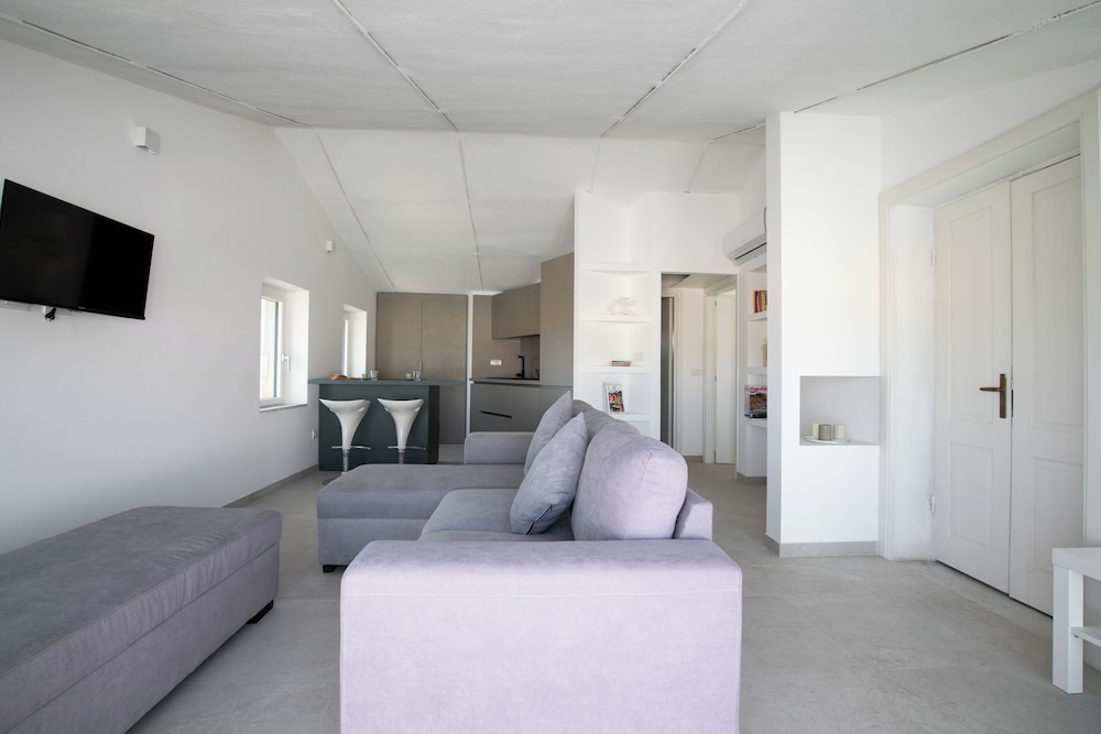 Romantic Apartment with Terrace by Wonderful Italy