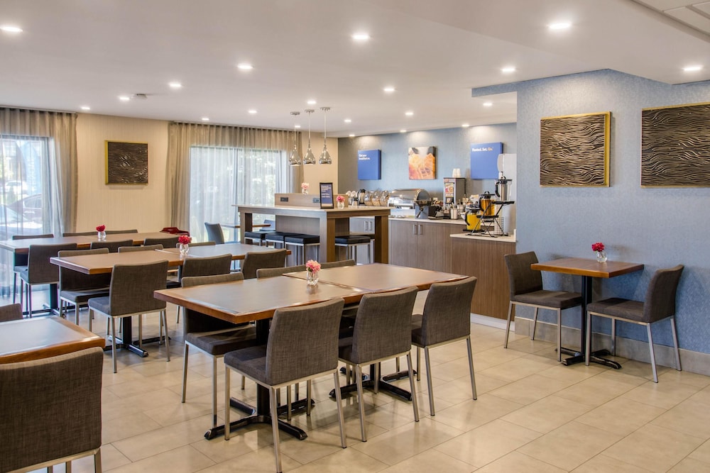 Comfort Inn Aeroport - Property Image 8