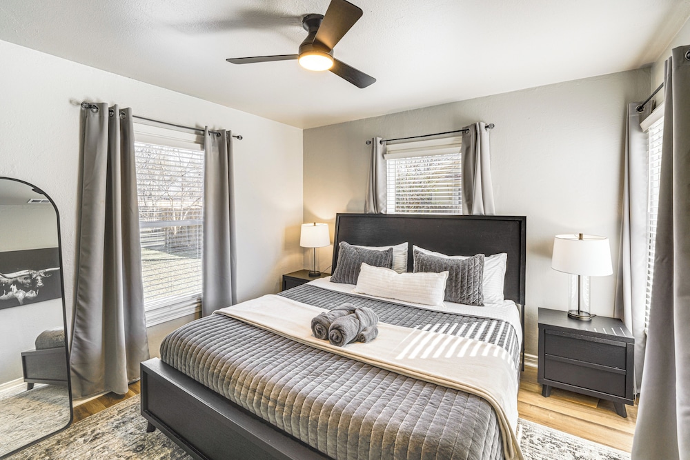 Walk to At&t Stadium: Home w/ Patio & BBQ