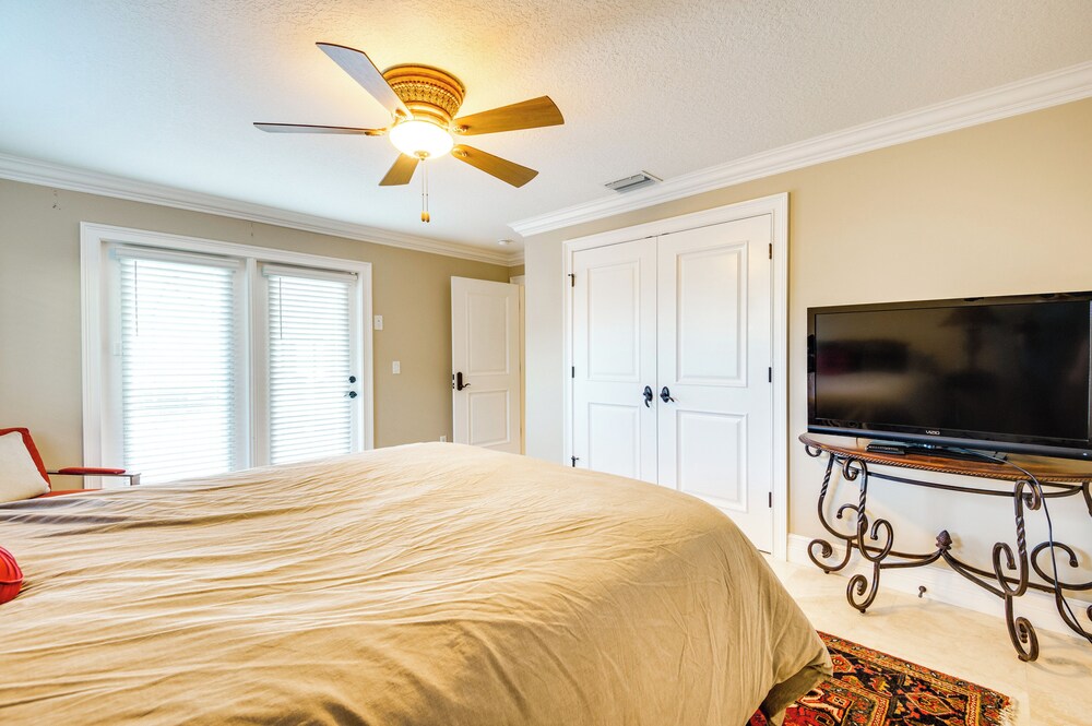 Beachfront Melbourne Beach Retreat w/ Pool Table!