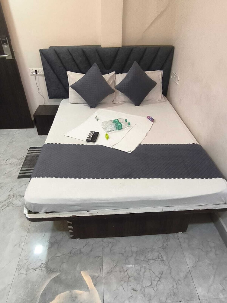 Shri Radha hotels