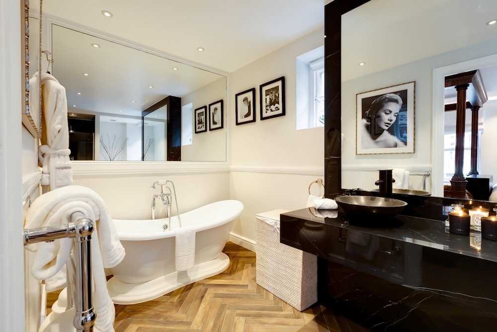 49 Cheyne Place in London