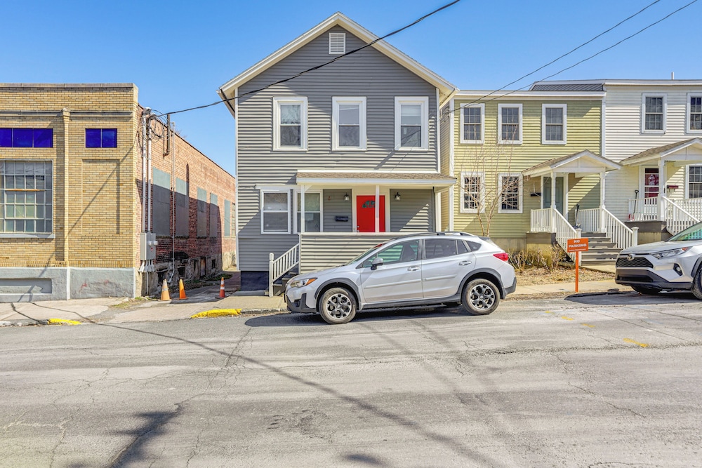 Walk to Dtwn Hudson: Cozy Upstate Apartment