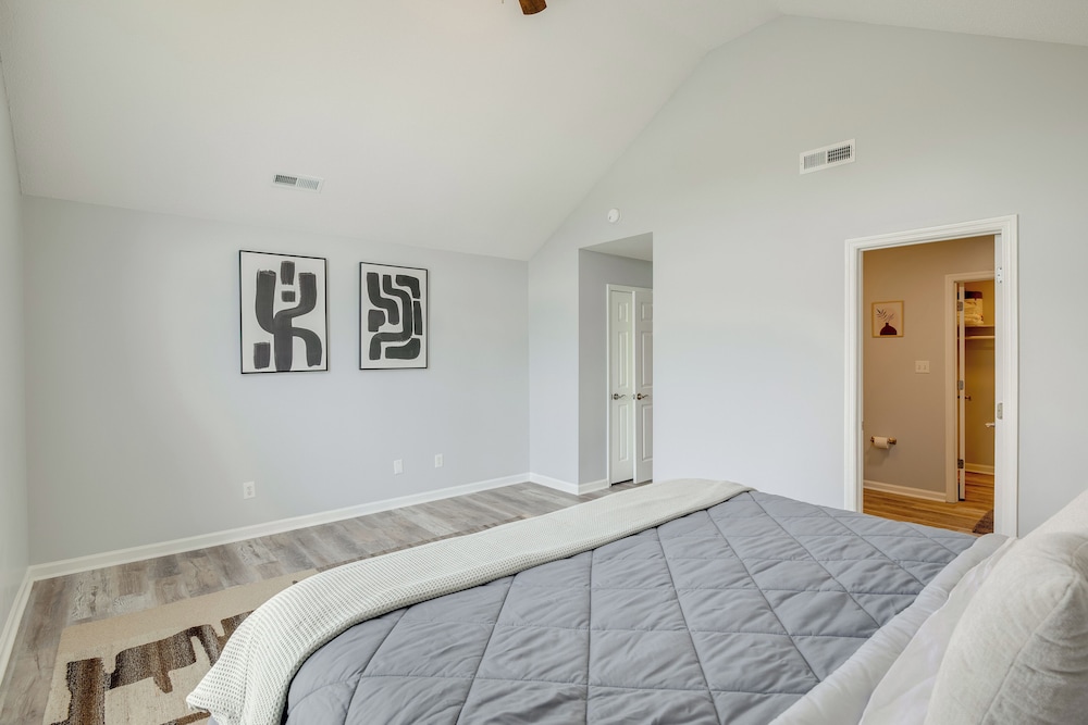 Patio & Spacious Yard: Home in Athens