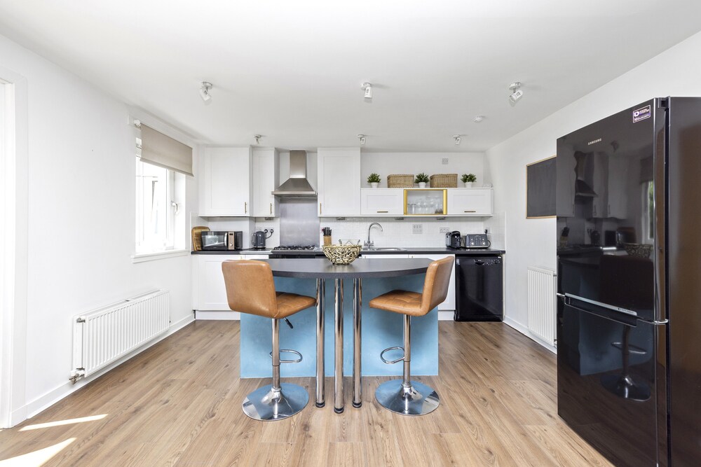 JOIVY Stunning 2-Bed Flat W/ Free Parking