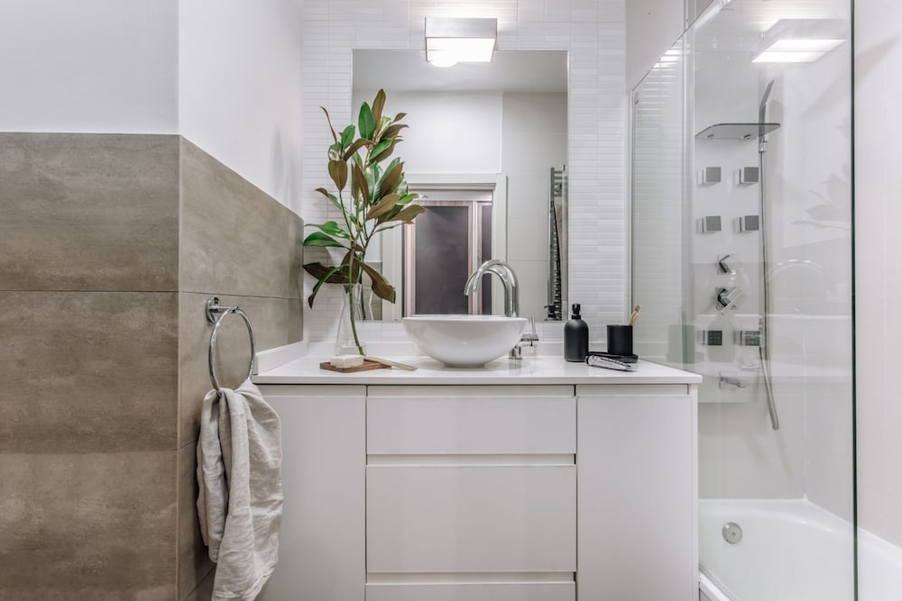 Yangambi - 2 Bedrooms and Office in Lista