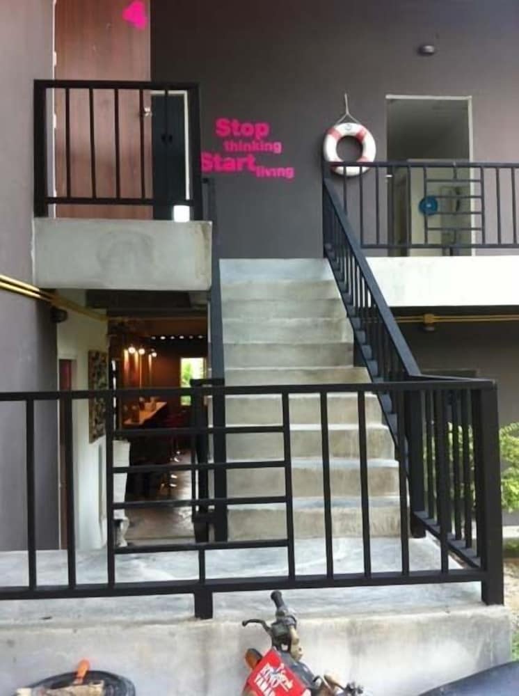 Monkey Samui Hostel