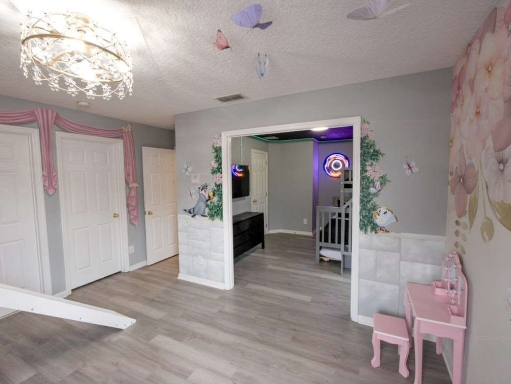Six Bed Pool Villa In Resort -close To Disney! 6 Bedroom Villa
