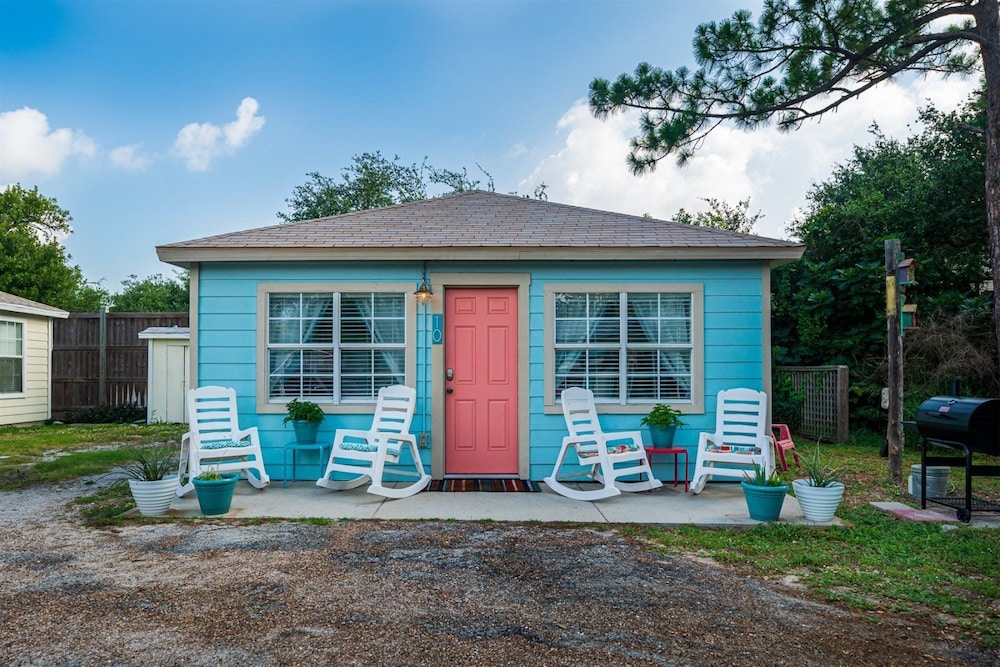 Sun Harbor Cottages by Miss Kitty’s view 3