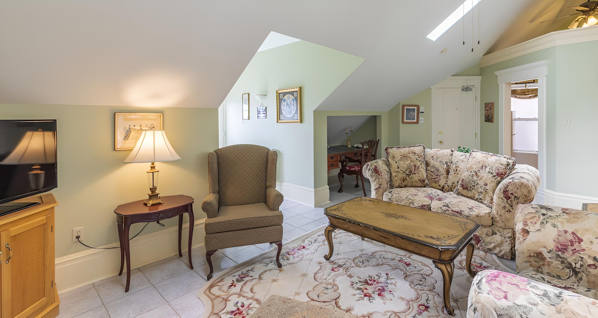 Chipman Hill Suites - Senator Dever House