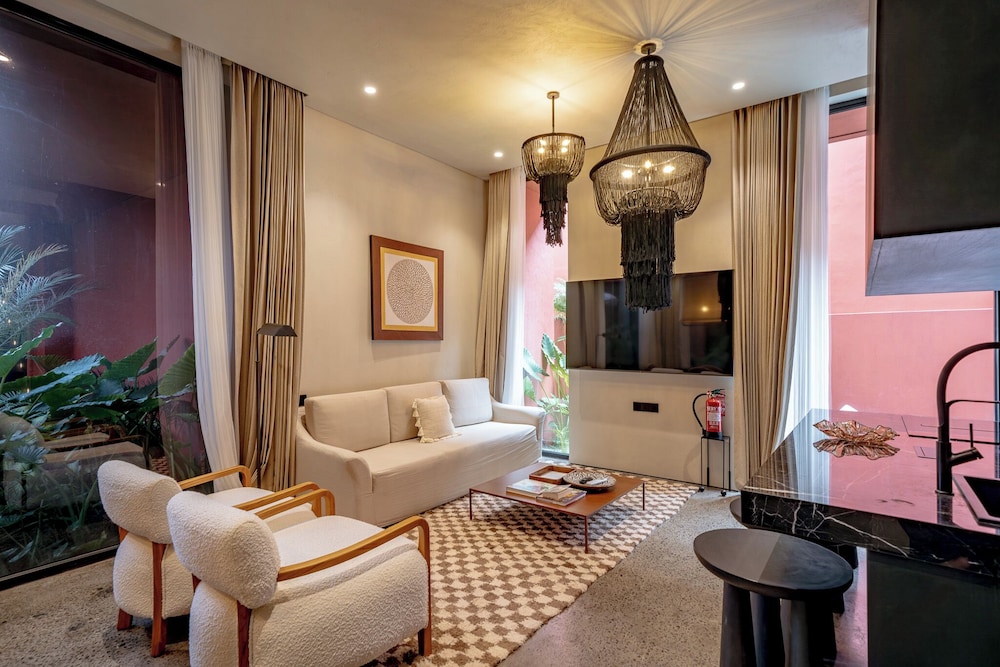 Five Stories - Luxury Villa Retreat