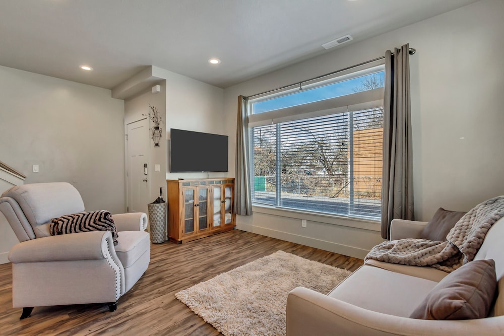 Hill Field Stays by Cloud Dream Homes