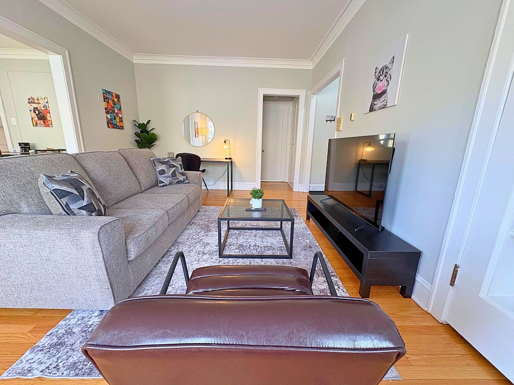 Charming 1BR in Evanston - Hinman B3