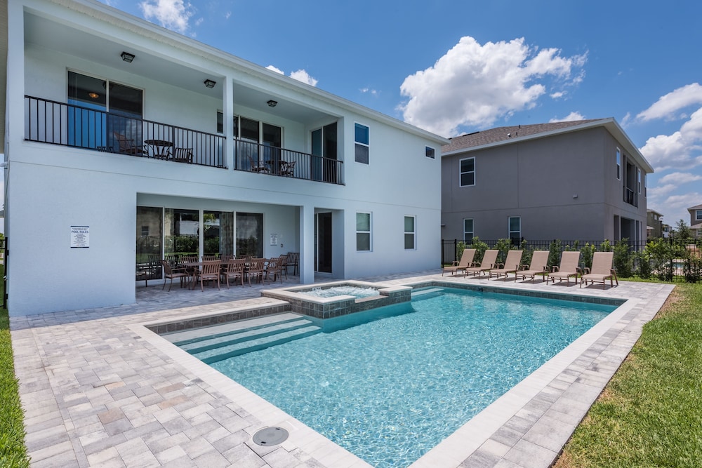 Encore Resort and Water Park at Reunion by Rentyl - Image 2