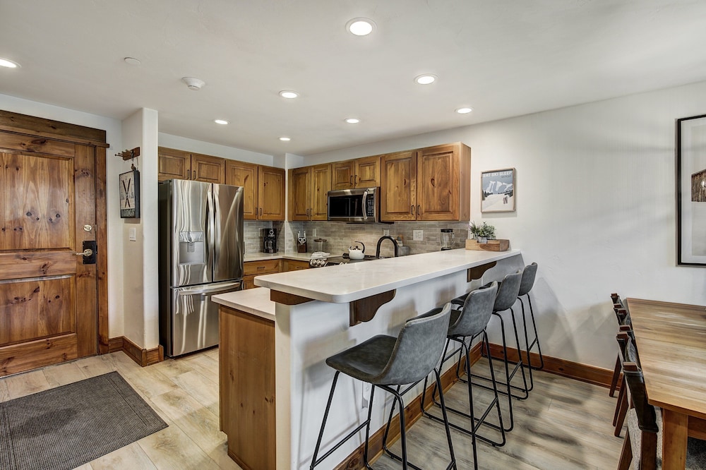 Arrowhead Village Premium 3 Bedroom Condominium 3 Condo