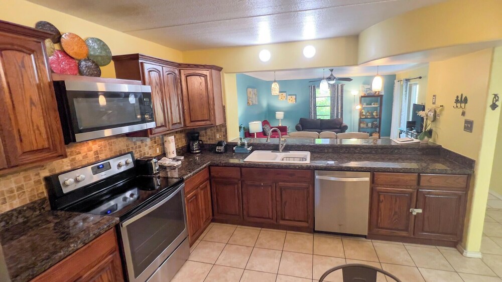 Island Condo - 1st Floor - Pool - Patio