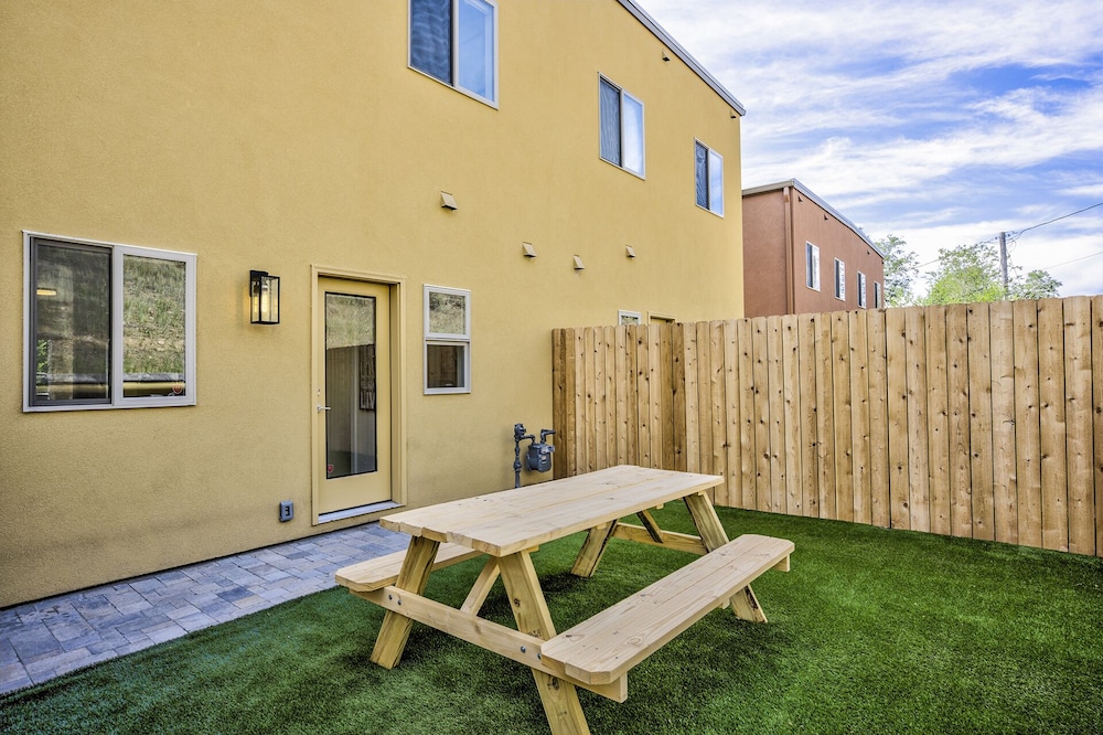 Downtown Skyline Rooftop Patio Modern Townhome view 3