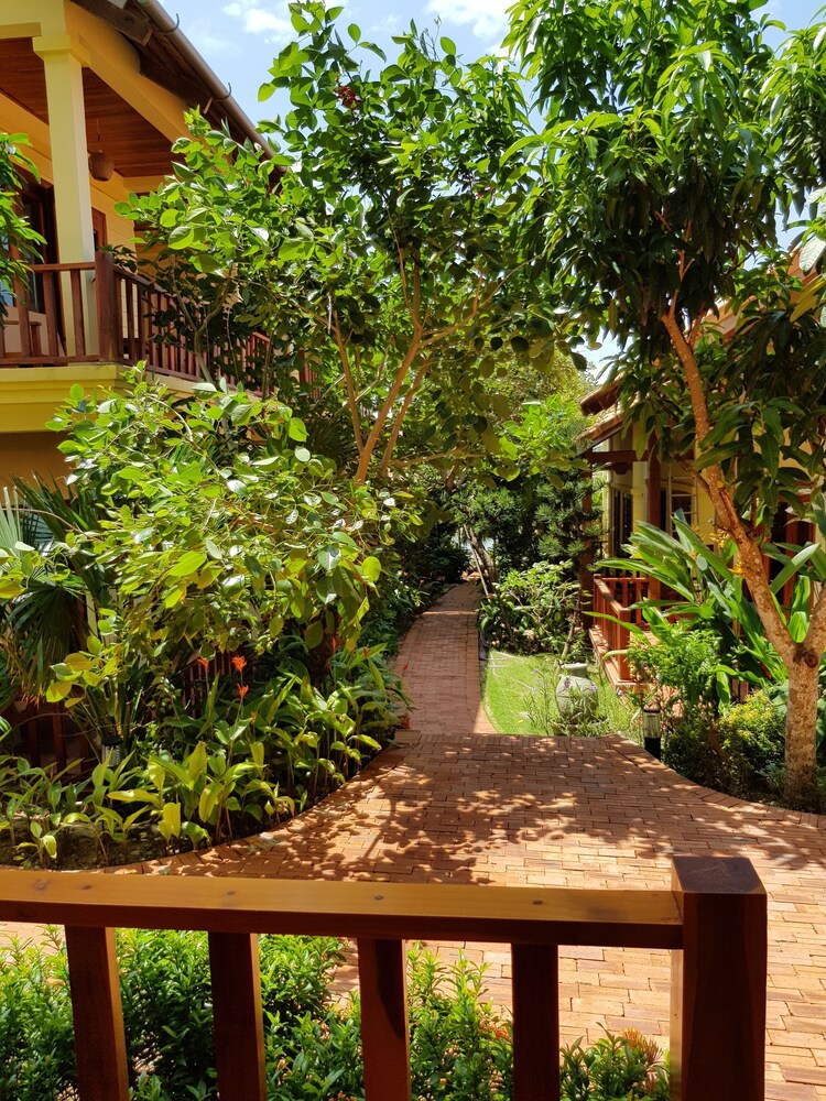 Free Beach Resort