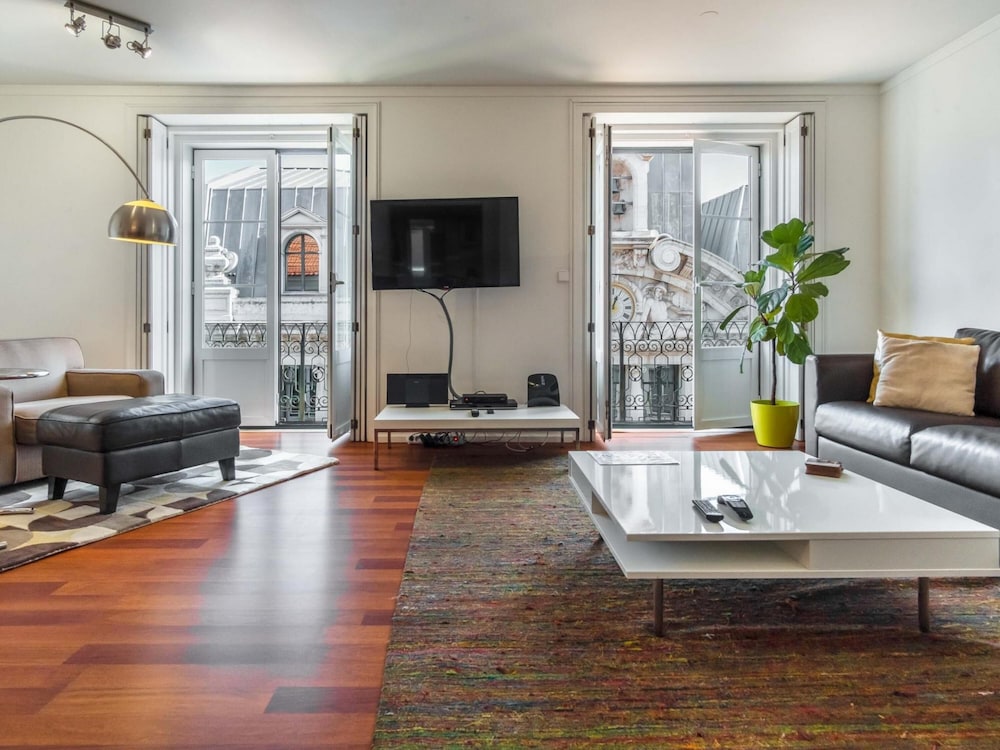 LV Premier Chiado CH2 Balcony Spacious Elevator view 4