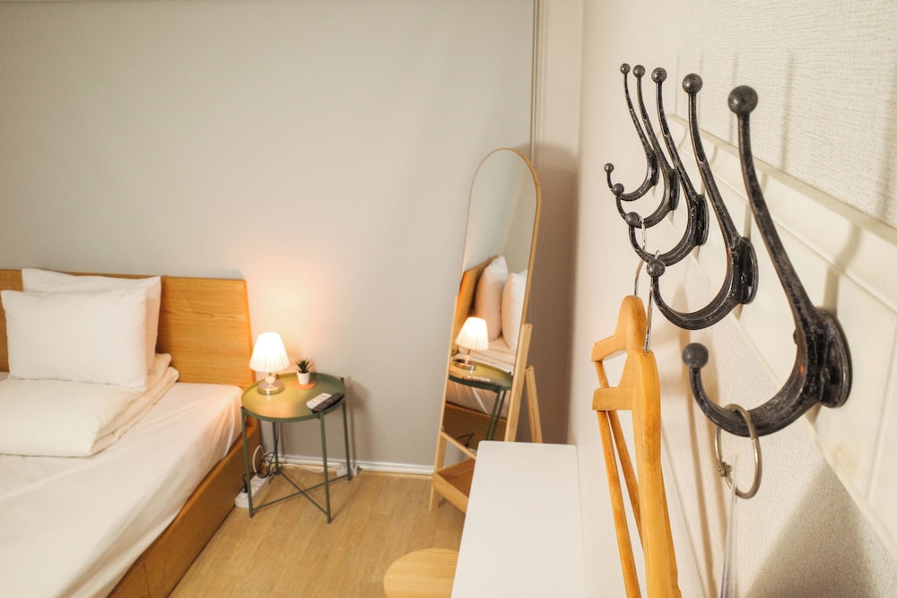 Starria Hostel foreign guest only 18
