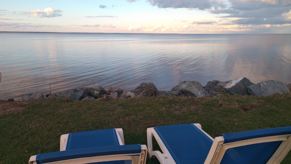 Amherst Shore Country Inn