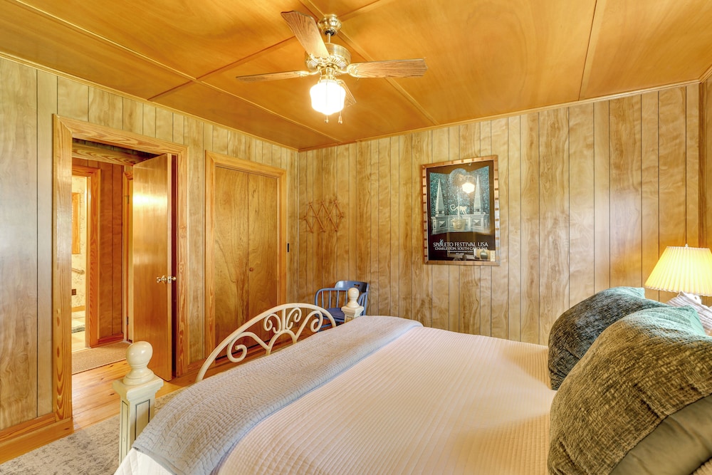 Spacious Riverfront Cottage w/ Dock in Green Pond!