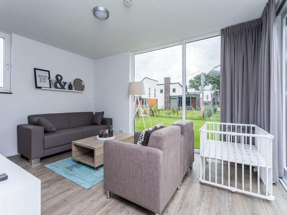 Villa With med Children's Room in Limburg view 4