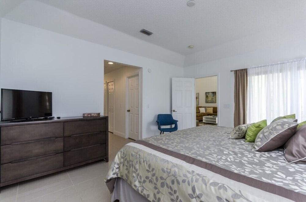 5 Bedroom 3.5 Bathroom Pool Villas - Image 3