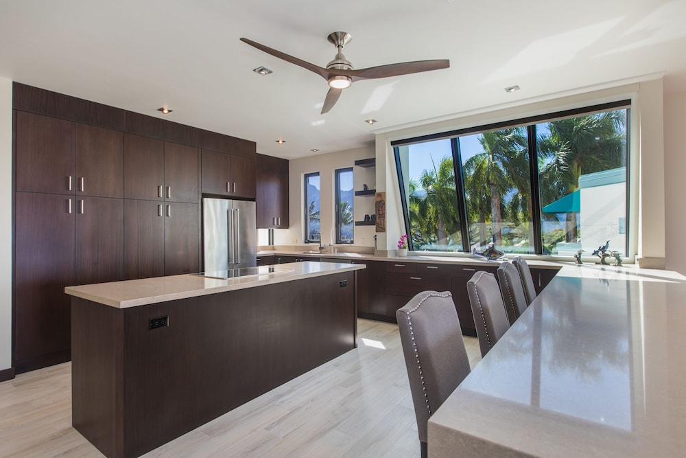 Puu Poa 407 2 Bedroom Condo by RedAwning