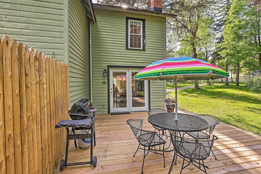 Near Keuka Lake: Walkable Paradise!